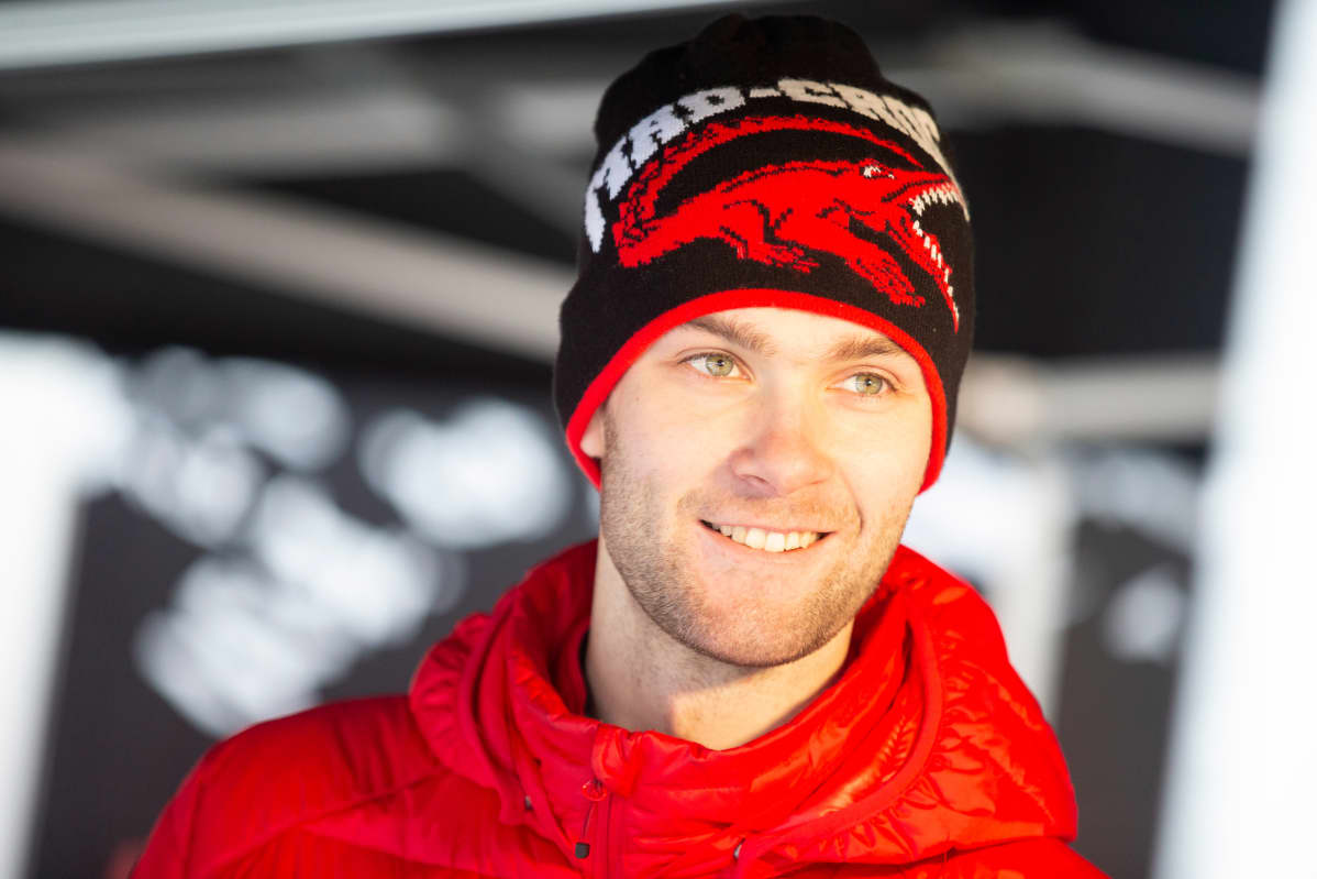 Niclas Grönholm lähikuvassa.