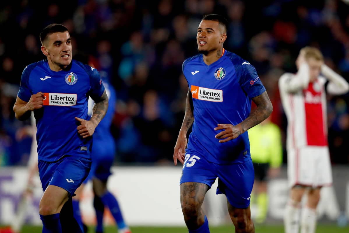 Getafen Kenedy juhlii 2-0-maaliaan Ajaxin verkkoon.