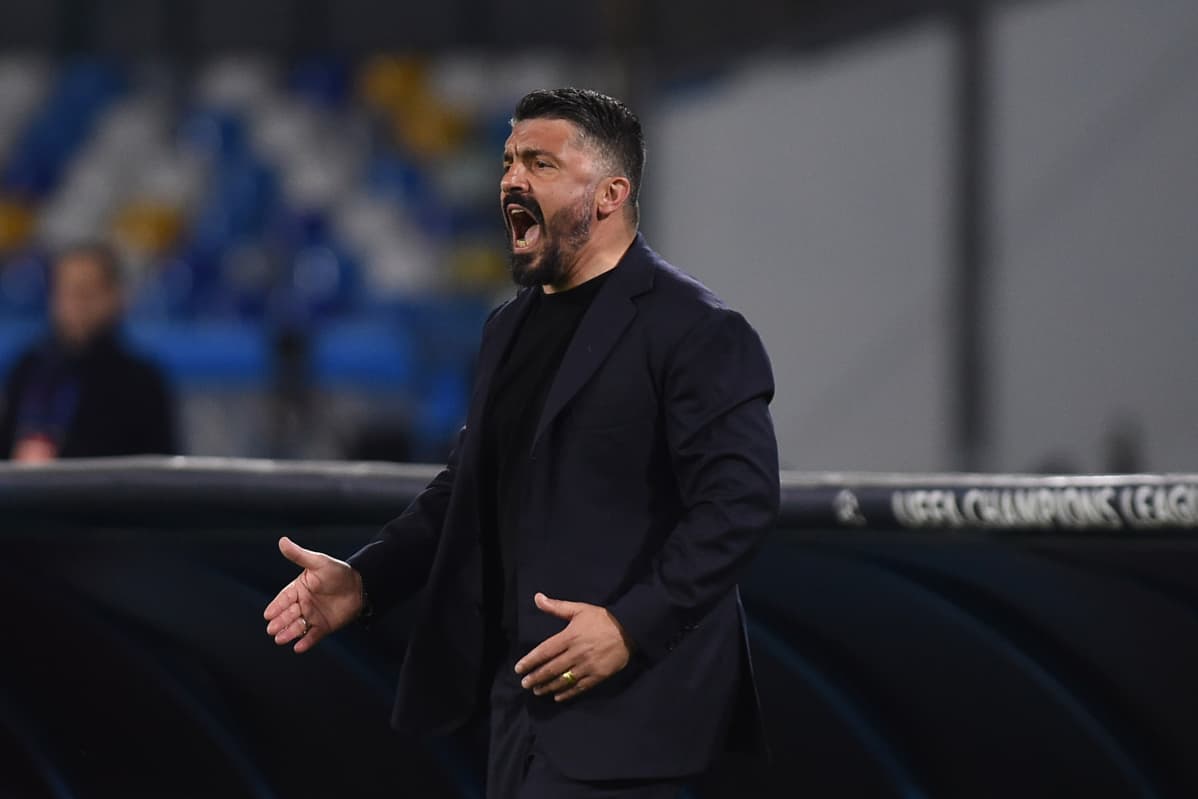 Napoli-luotsi Gennaro Gattuso ärjyy kentän laidalla.