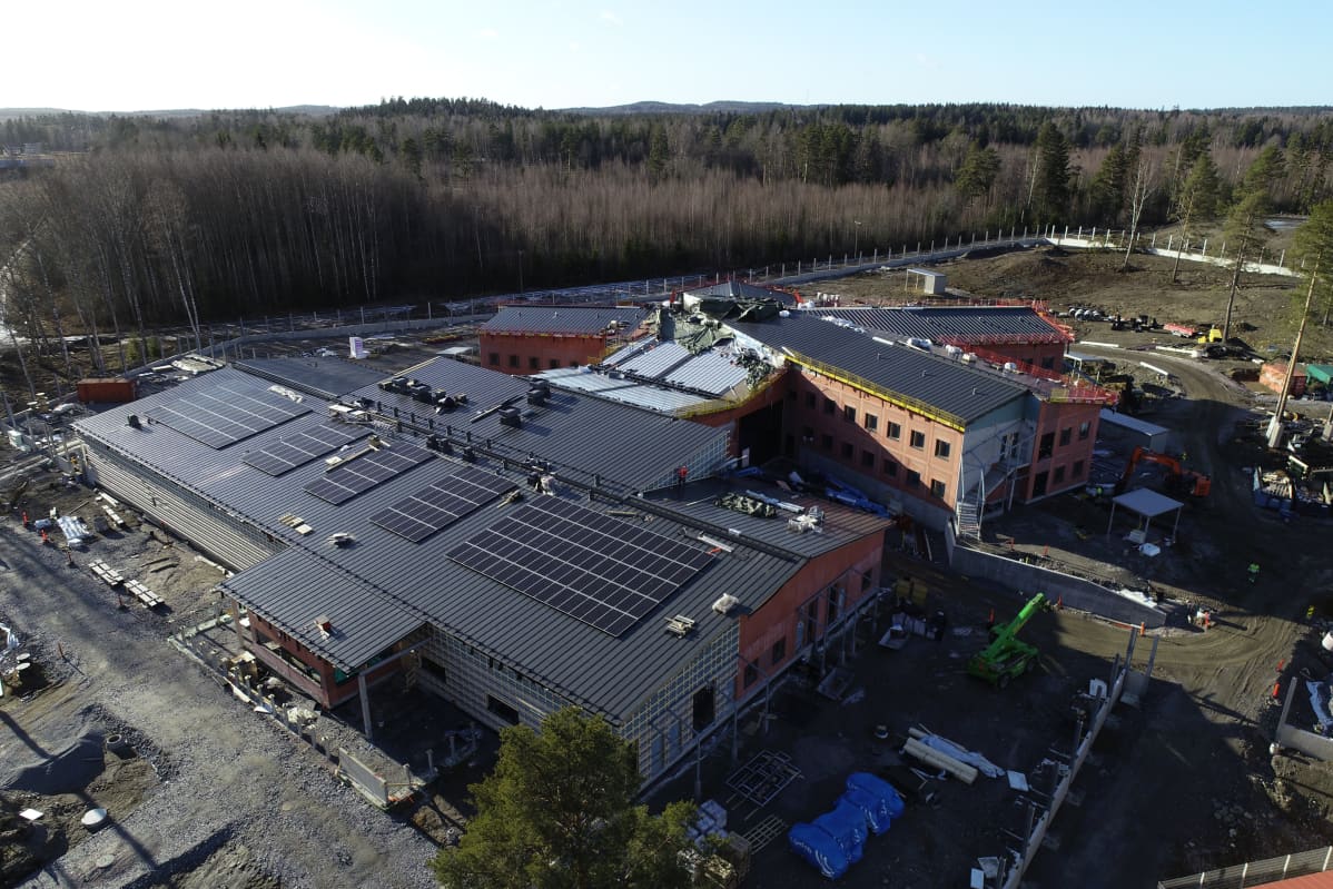 Hämeenlinnan syksyllä 2020 valmistuva naisvankila kuvattuna ilmasta.