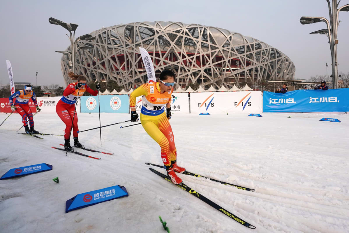 Kiinalaishiihtäjä Dinigeer Yilamujiang (etualalla) tähtää menestykseen vuoden 2022 kotiolympialaisissa Pekingissä.