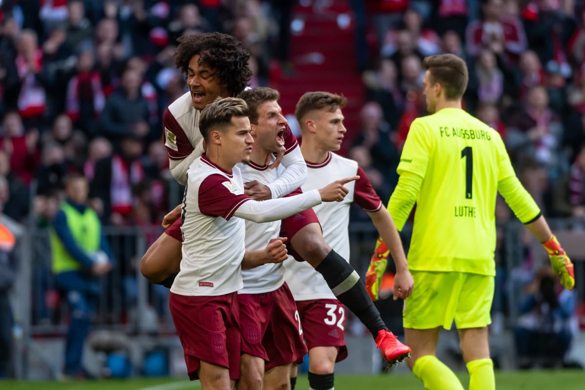 Bayernin pelaajat juhlivat.