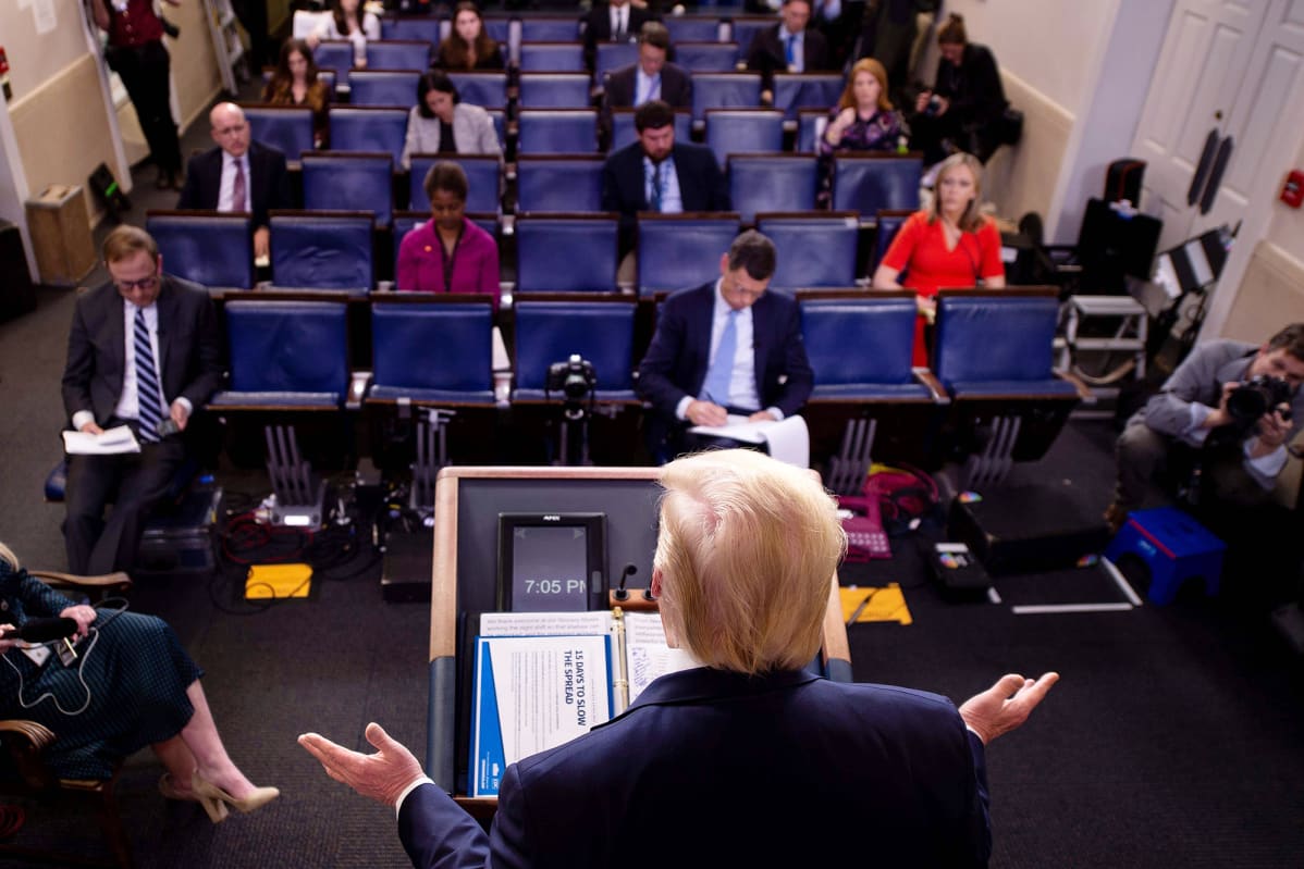 Donald Trump puhuu lehdistötilaisuudessaan Washingtonissa