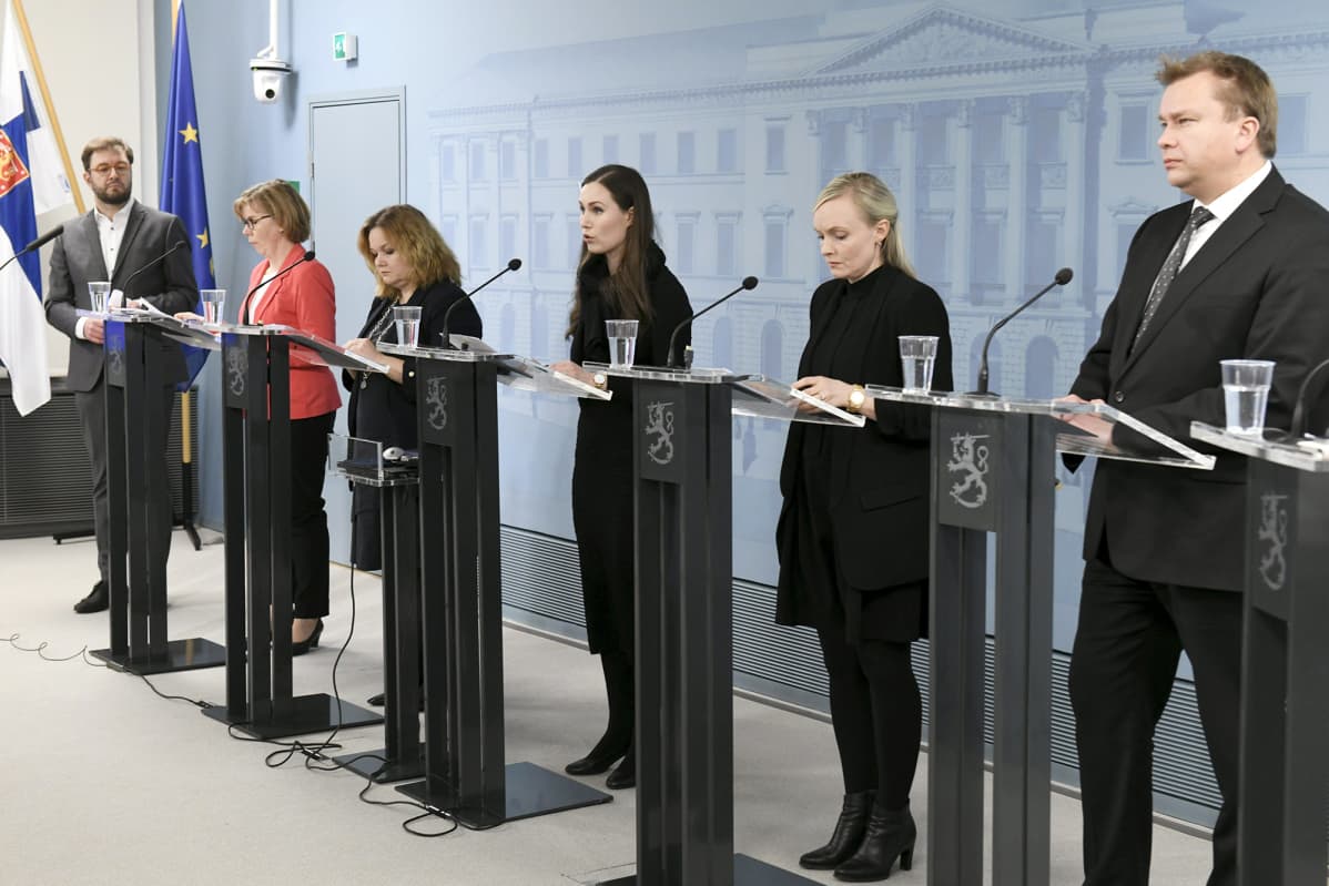 Hallituksen tiedotustilaisuus.