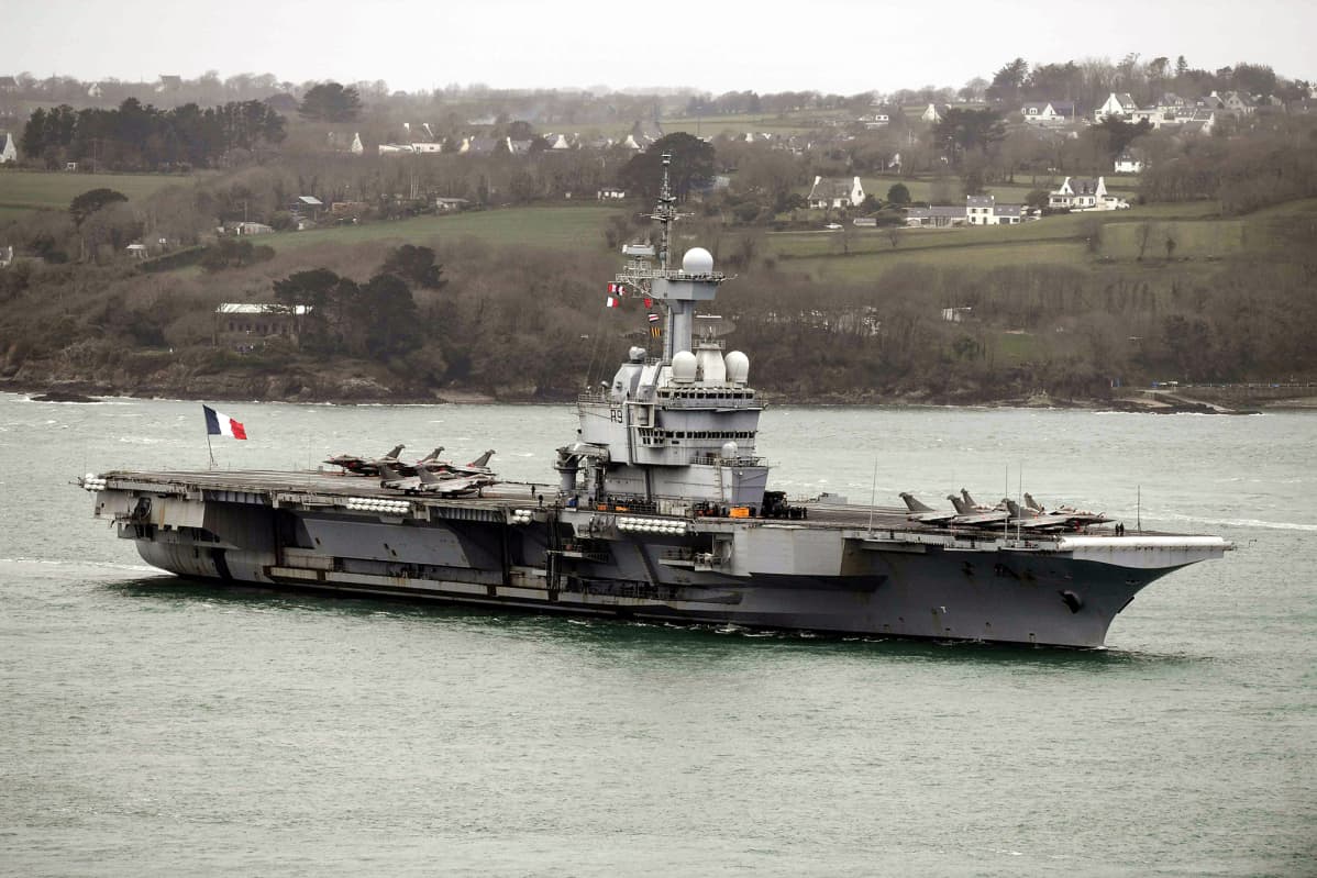 Kuvassa on Charles de Gaulle -lentotukialus