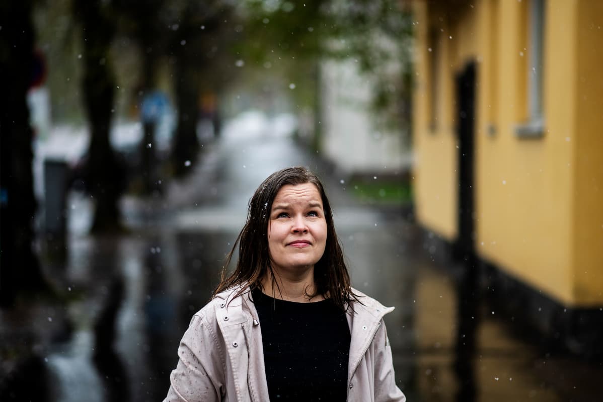Kuvassa on professori Päivi Leino-Sandberg.