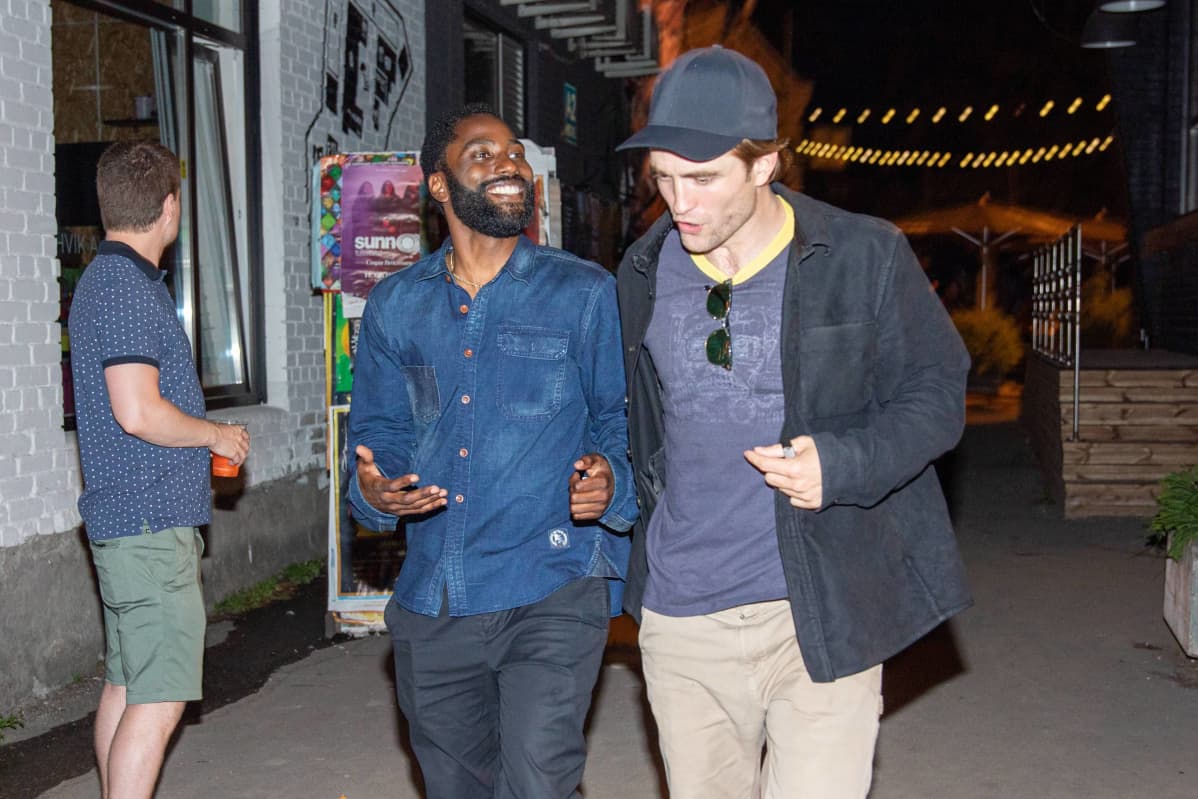 Robert Pattinson (right) spending night in Tallinn Old Town. Probably they are celebrating John David Washingtons (left) 35th birthday. Robert Pattinson is starring in Christoper Nolan s new movie Tenet, part of what was shot in Tallinn, Estonia. Tallinn Estonia Old Town PUBLICATIONxNOTxINxESTxLATxLTU Copyright: xTAAVIxSEPPx