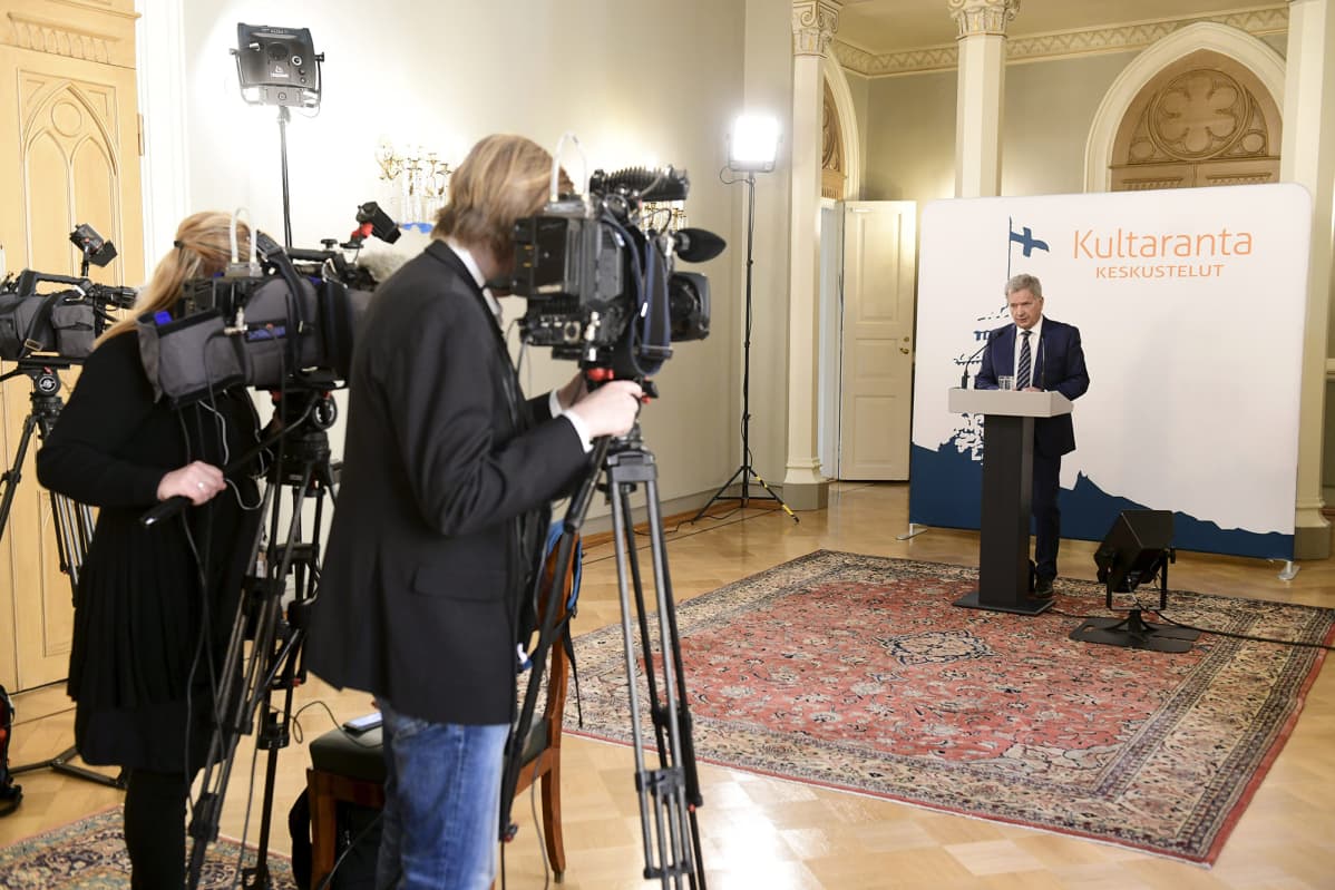 Presidentti Niinistö tapaa median videokokouksessa ennen Kultaranta-keskusteluja perjantaina.