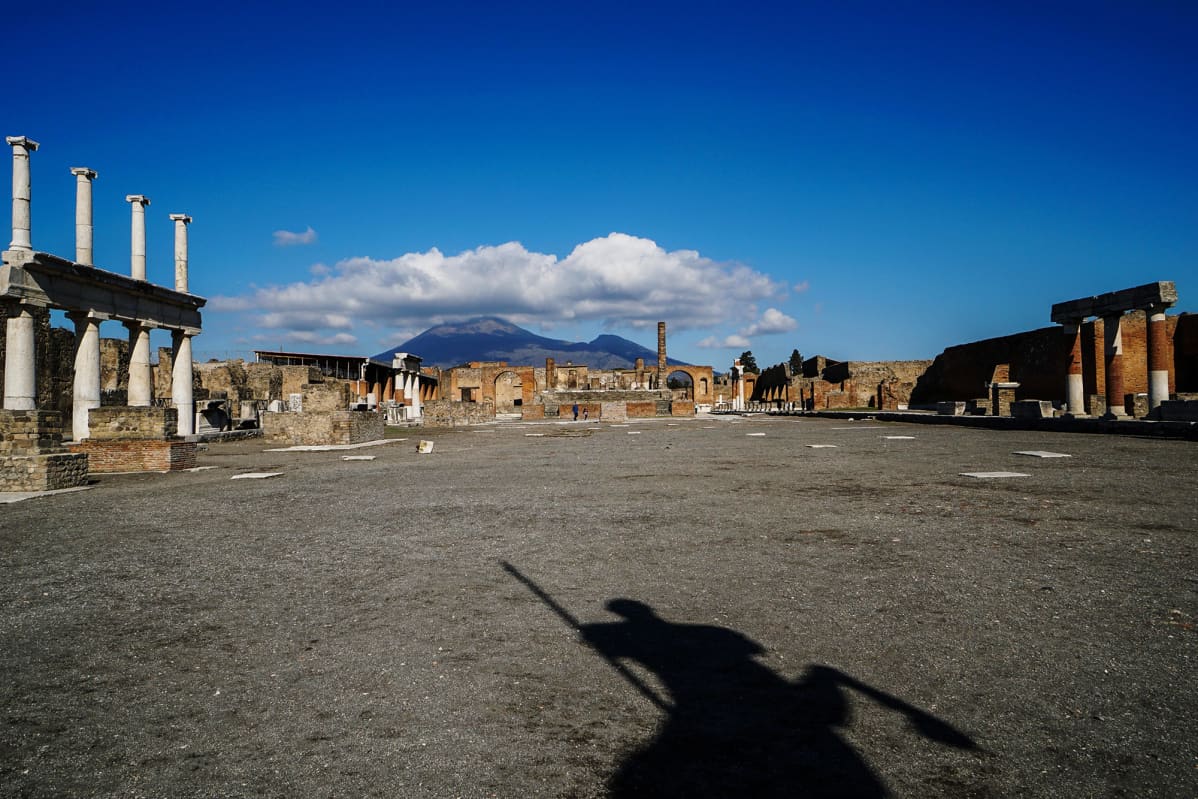 Kuvassa on näkymä Pompejiin.