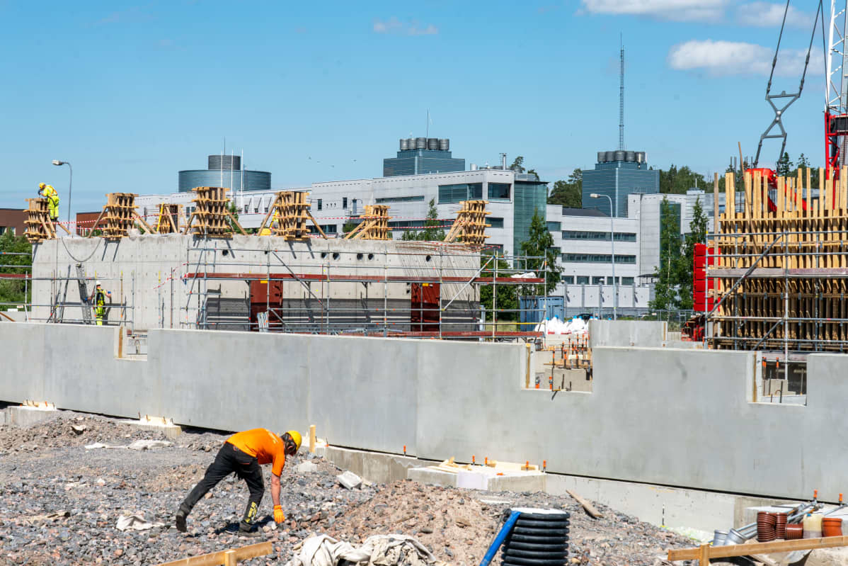Säteilyturvakeskuksen työmaa Vantaalla, taustalla KRP.