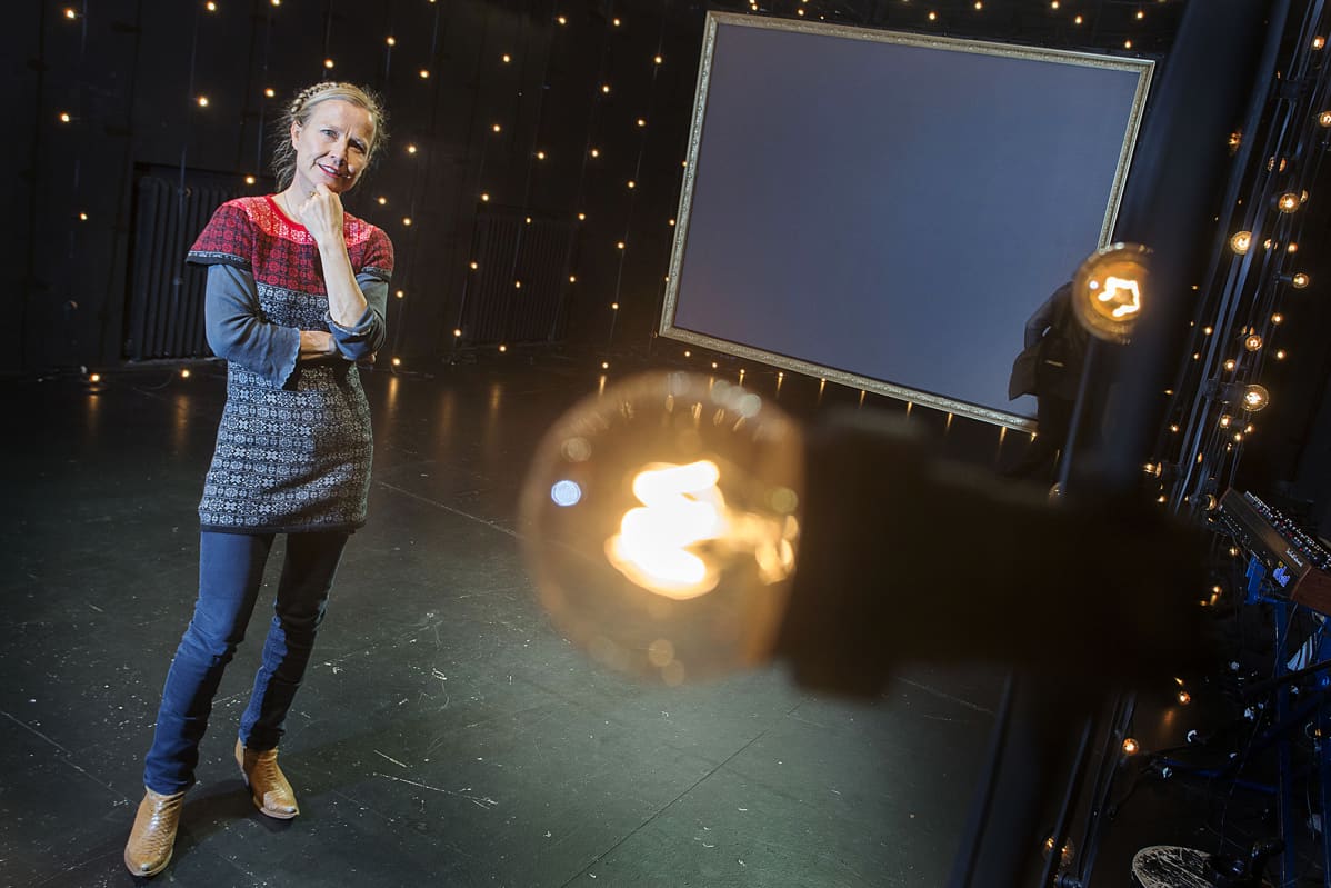 Kuvassa on teatteritaiteen tohtori Pauliina Hulkko vuonna 2014.