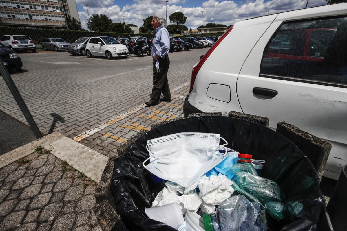Kuvassa on muoviroskia Italiassa.