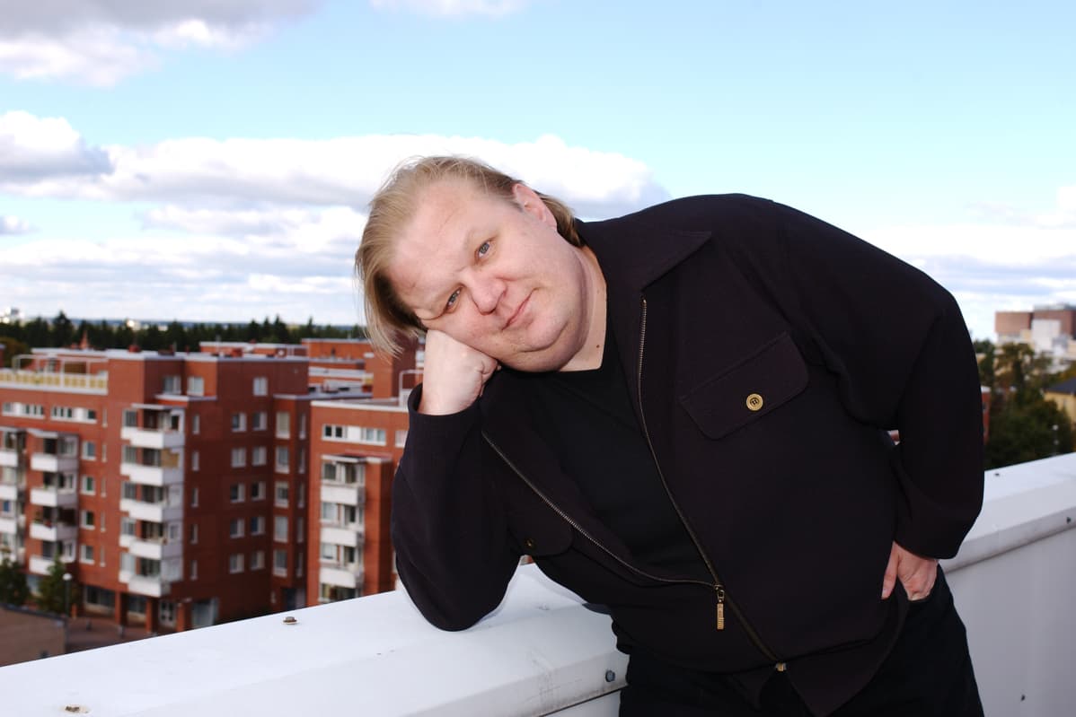 Kuvassa on Jope Ruonansuu syyskuussa 2002.
