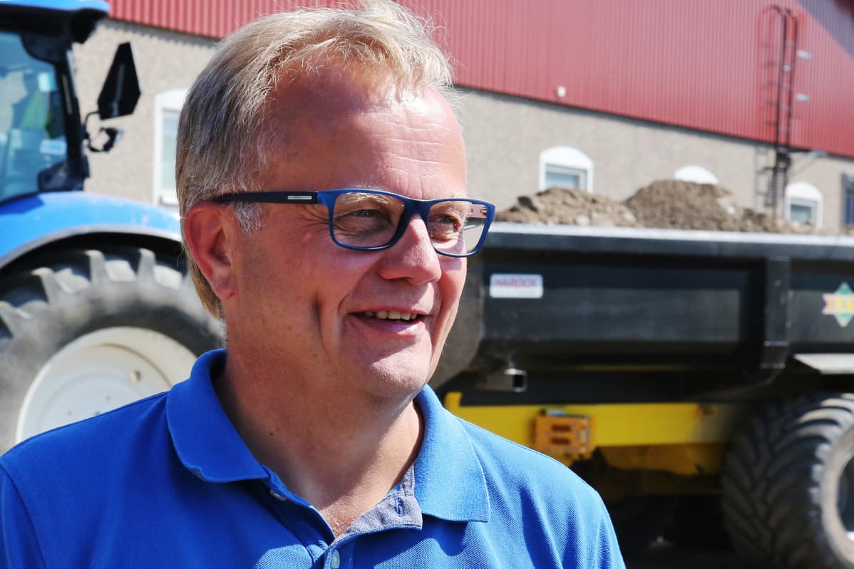 Kuvassa on Pirteän Porsaan hallituksen puheenjohtaja ja hankkeen puuhamies Jyrki Heilä.