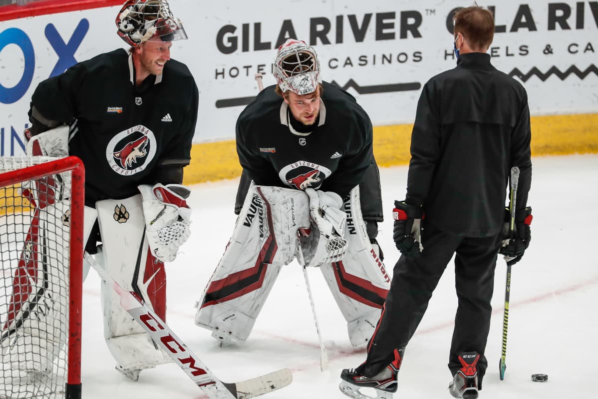 Antti Raanta (vas) ja Darcy Kuemper