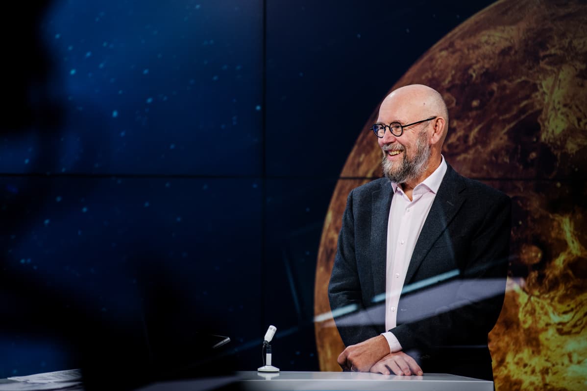 Esko Valtaoja vieraili Ylen klo 20.30 -uutislähetyksessä maanantaina.