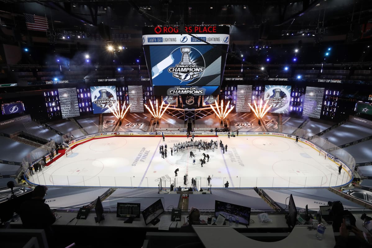Tampa Bay Lightningin mestaruusjuhlat jäällä.