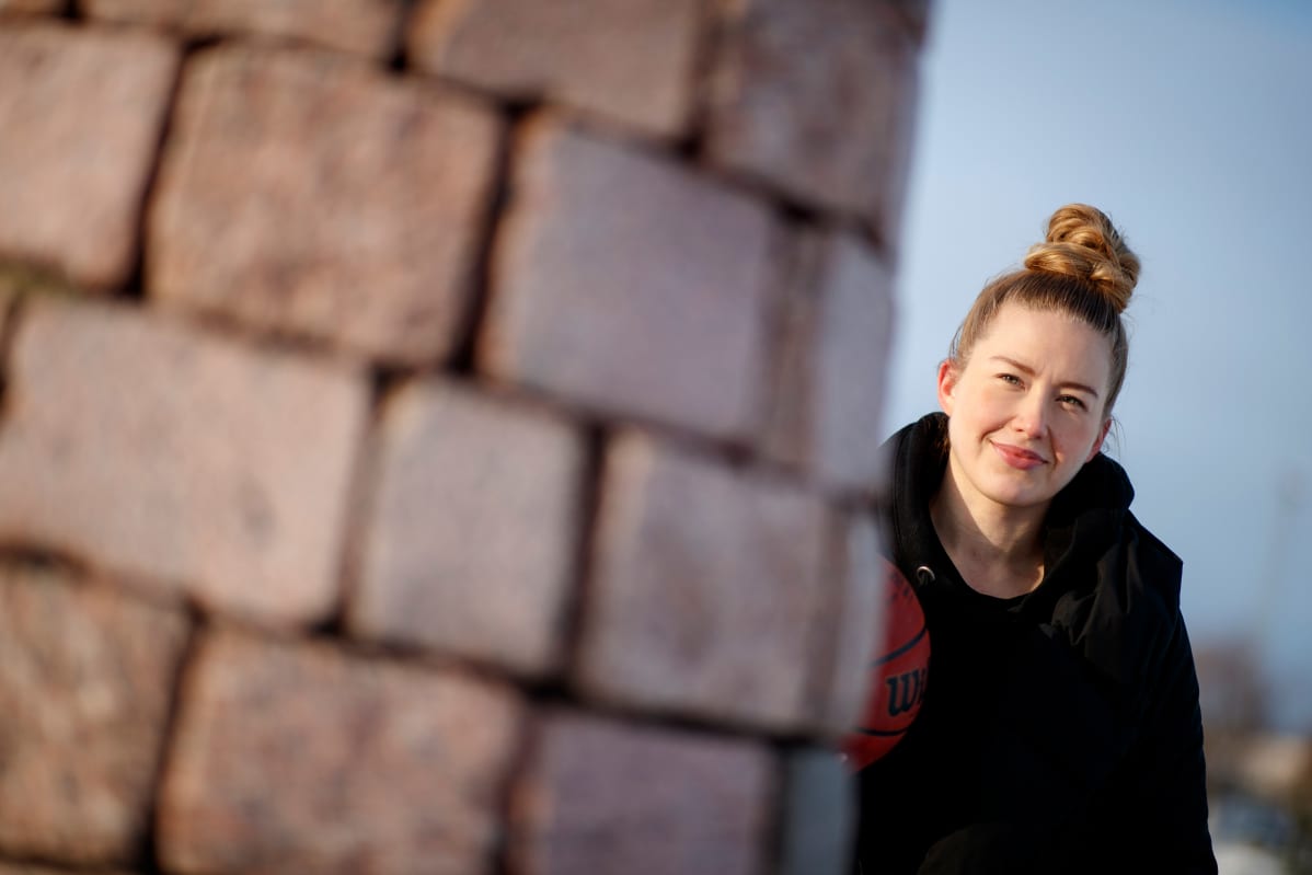 Linda Lehtoranta poseeraa kameralle.