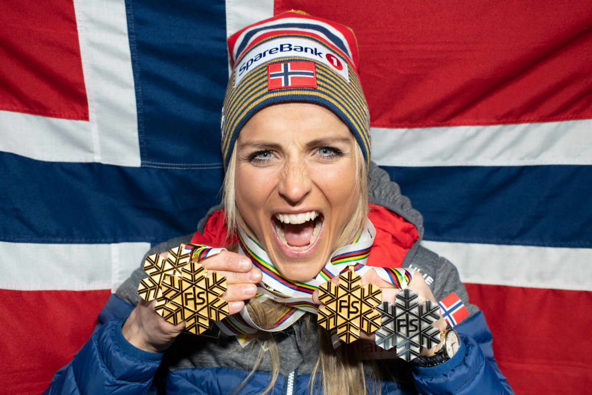 Therese Johaug oli vuoden 2019 Seefeldin MM-kisojen menestynein urheilija kolmella henkilökohtaisella kultamitalillaan ja yhdellä viestihopealla.