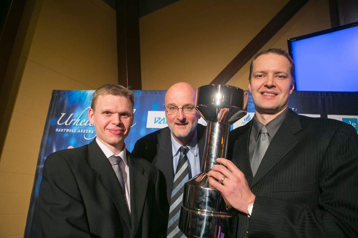 Vuonna 2014 Susijengi valittiin Urheilugaalassa vuoden joukkueeksi. Kuvassa Teemu Rannikko (vas), päävalmentaja Henrik Detmann ja Hanno Möttölä.