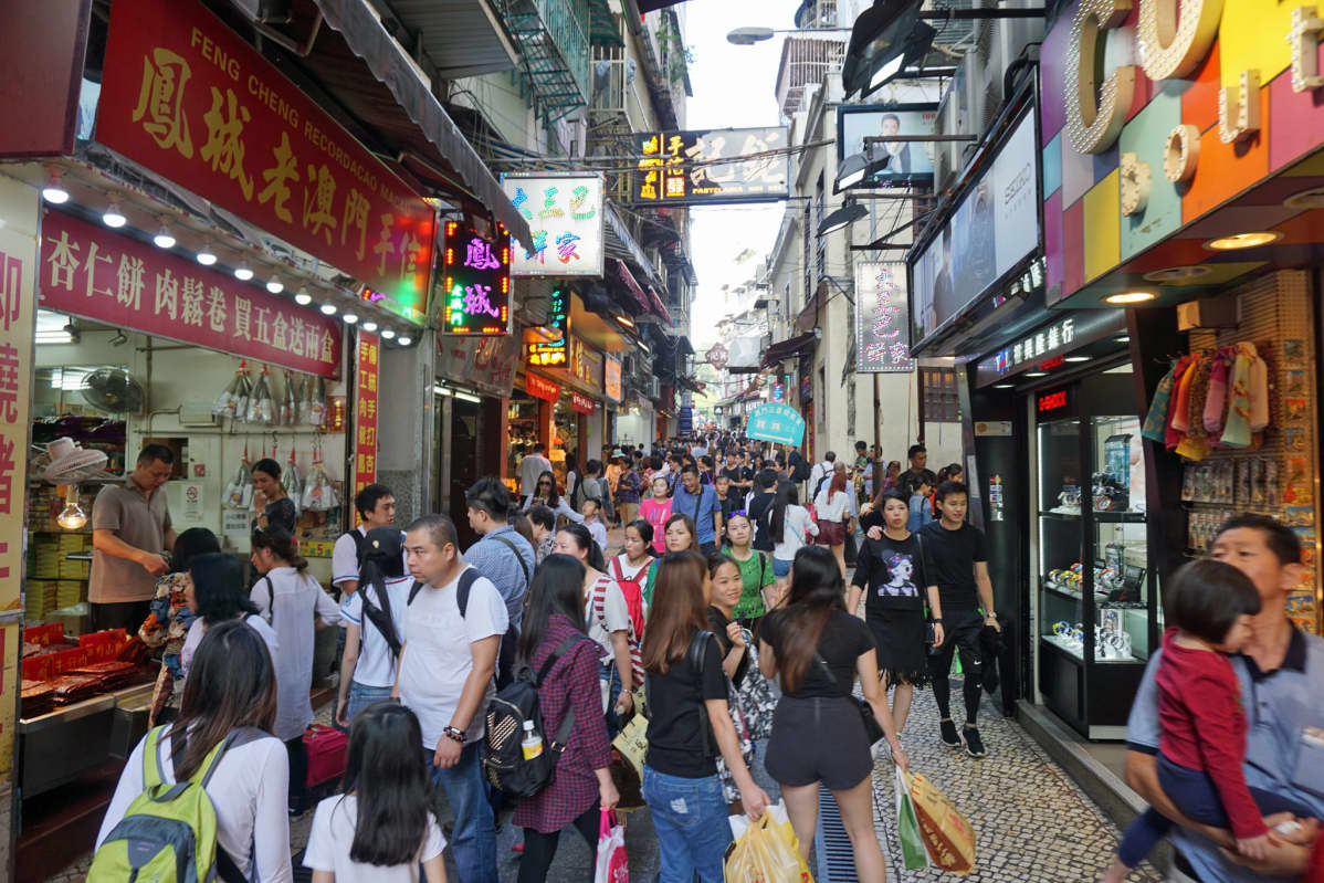 Macaossa Rua de SaoPaulo yöllä