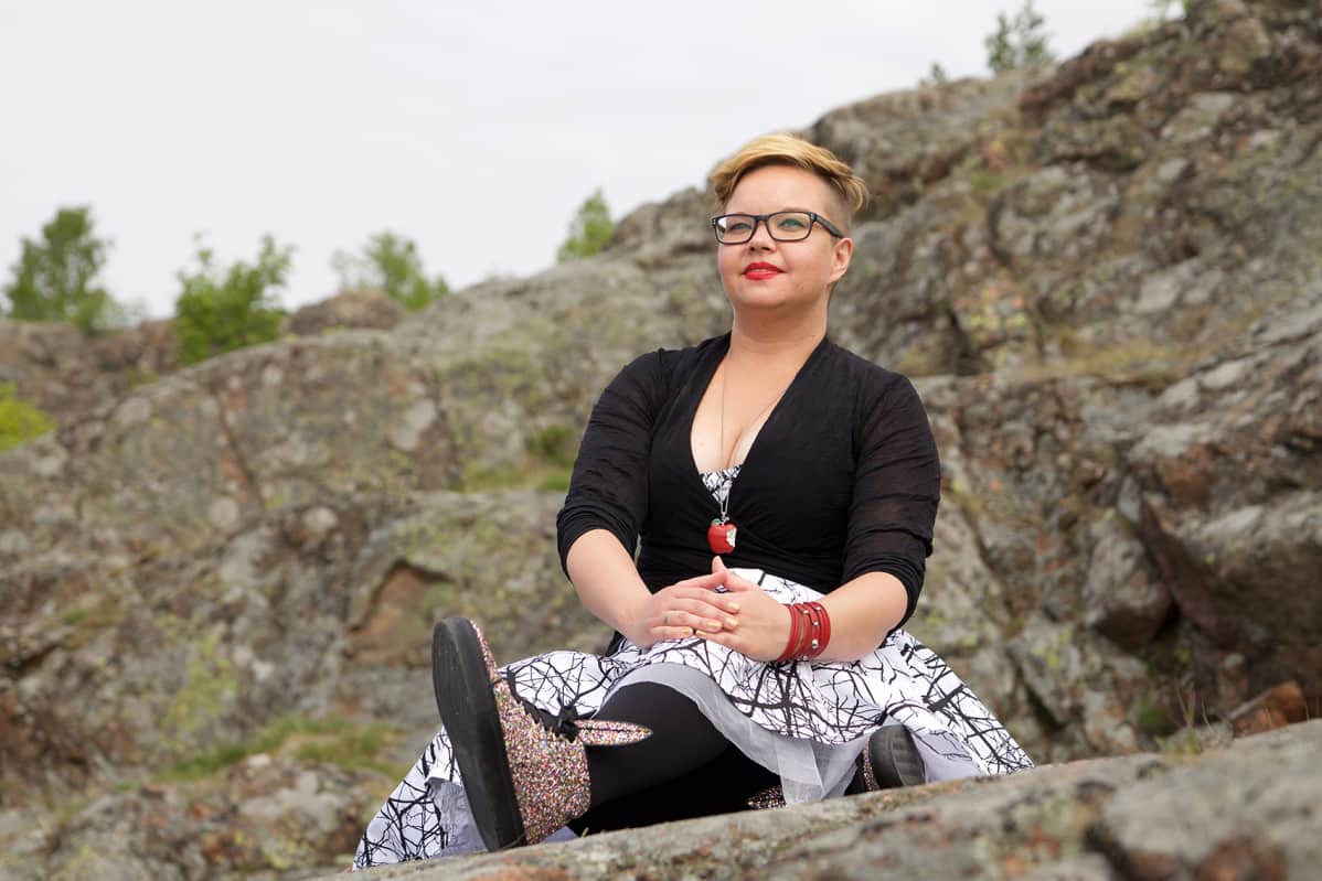 Kirjailija Salla Simukka
