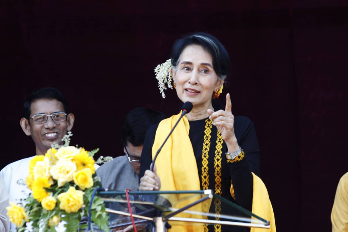 Aung San Suu Kyi eli yli 15 vuotta kotiarestissa ennen kuin Myanmarin sotilasjuntta kaatui 2011.