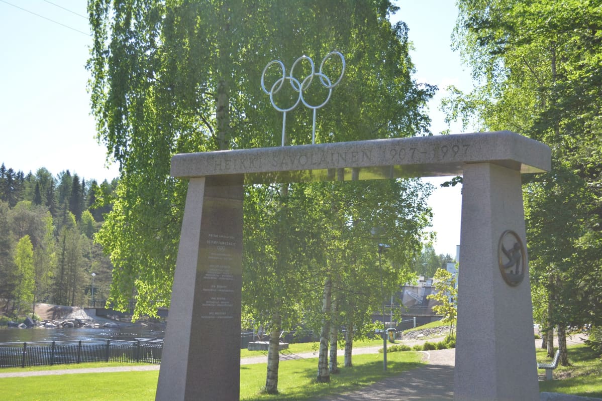 Heikki Savolaisen muistomerkki Kajaanissa