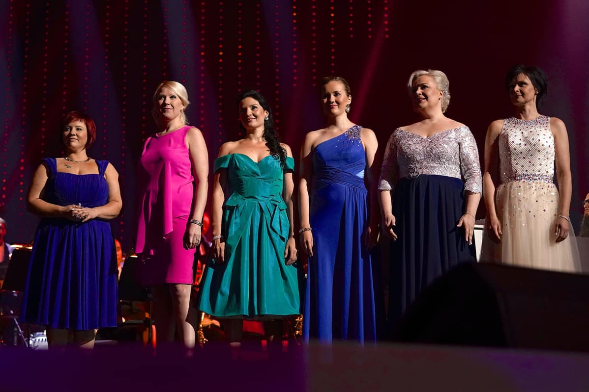 Finalistit Hanna Hirvonen, Sari Hellsten, Ailamari Vehviläinen, Aino Niemi, Sini Ikävalko ja Mia Leivo Tangomarkkinoiden kuningatarfinaalien kenraaliharjoituksissa 6. heinäkuuta 2017.