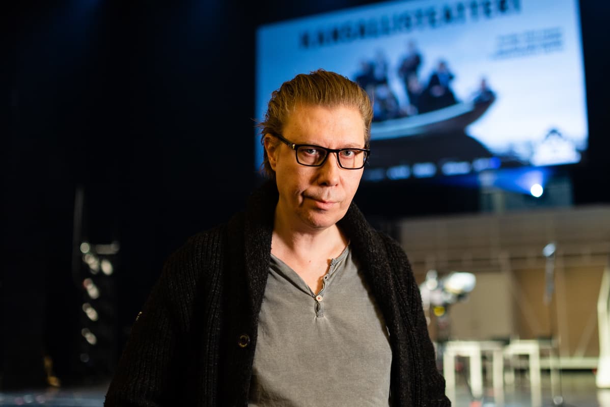 Yhdestoista hetki näytelmän ohjaaja Esa Leskinen