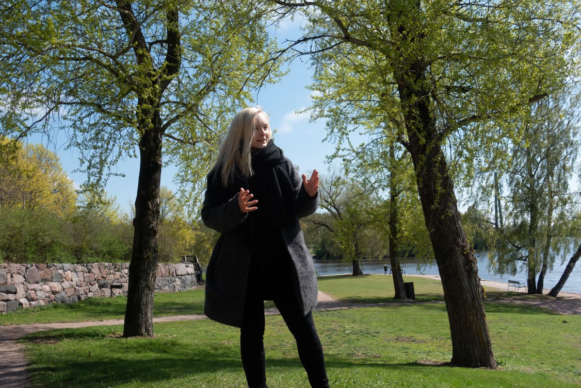 Maria Ohisalo Helsingissä Vanhankaupungin kosken puistossa