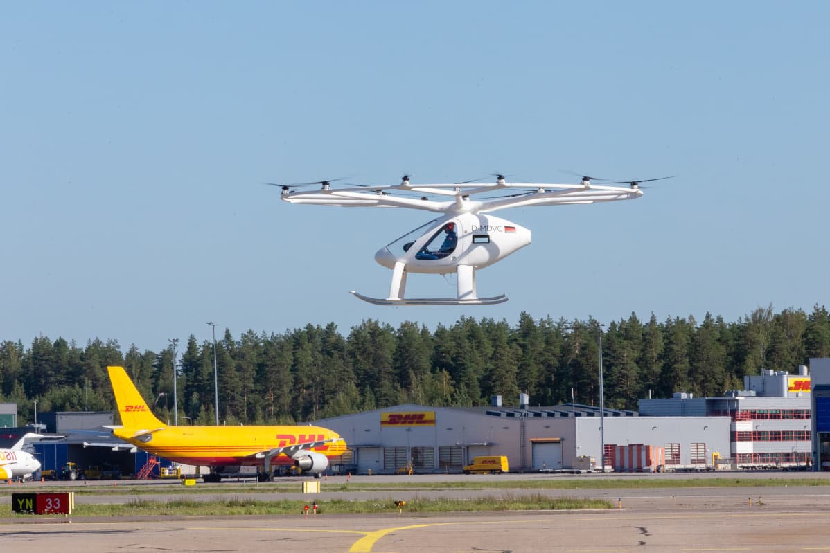 Volocopter laskeutumassa Helsinki-Vantaan lentokentälle