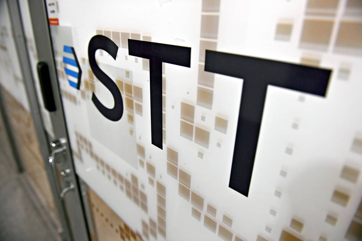 Suomen tietotoimisto STT:n logo ovessa Ruoholahdessa Helsingissä 5. syyskuuta 2019.