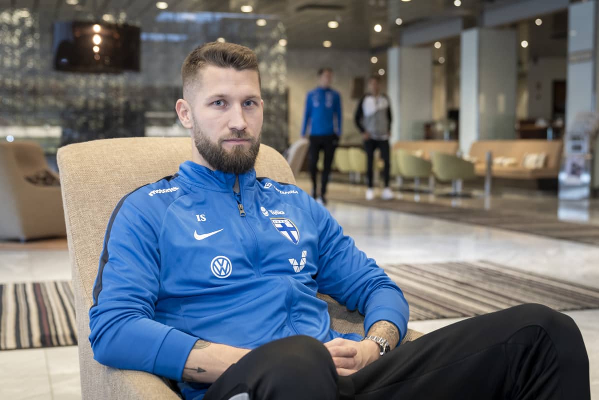 Joona Toivio, miesten jalkapallomaajoukkueen pelaaja