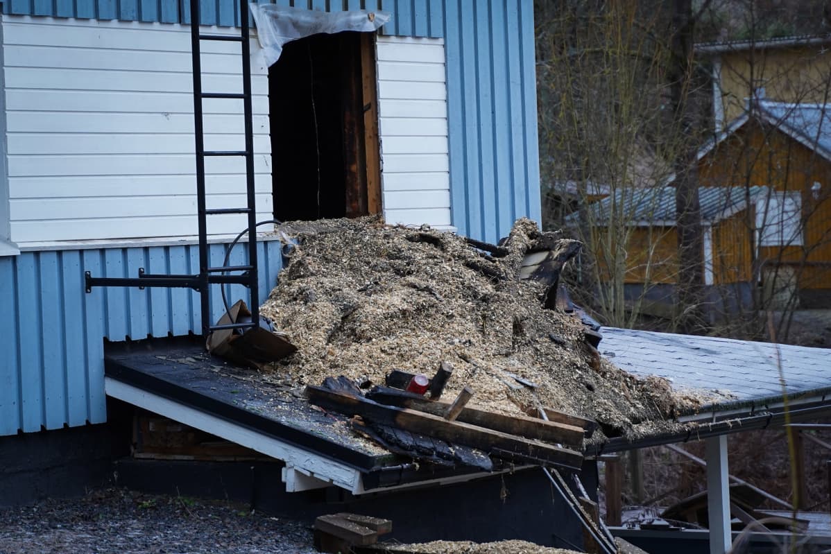 Palanut omakotitalo Lempäälän Monttutiellä.