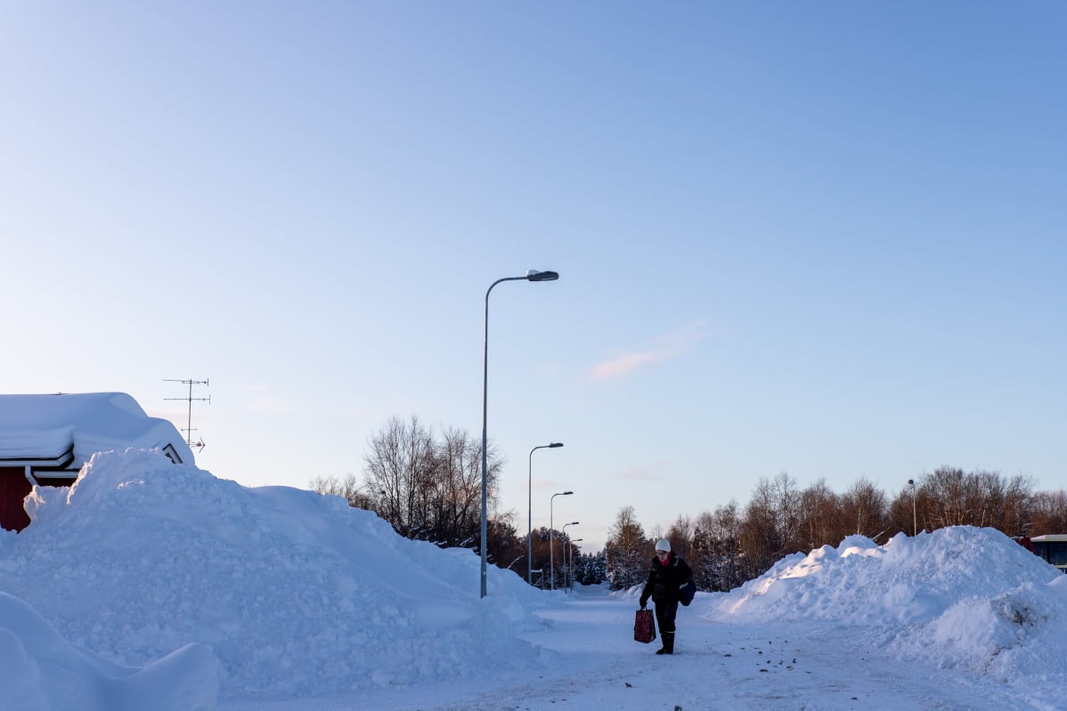 Lumikasoja Inarin kylällä