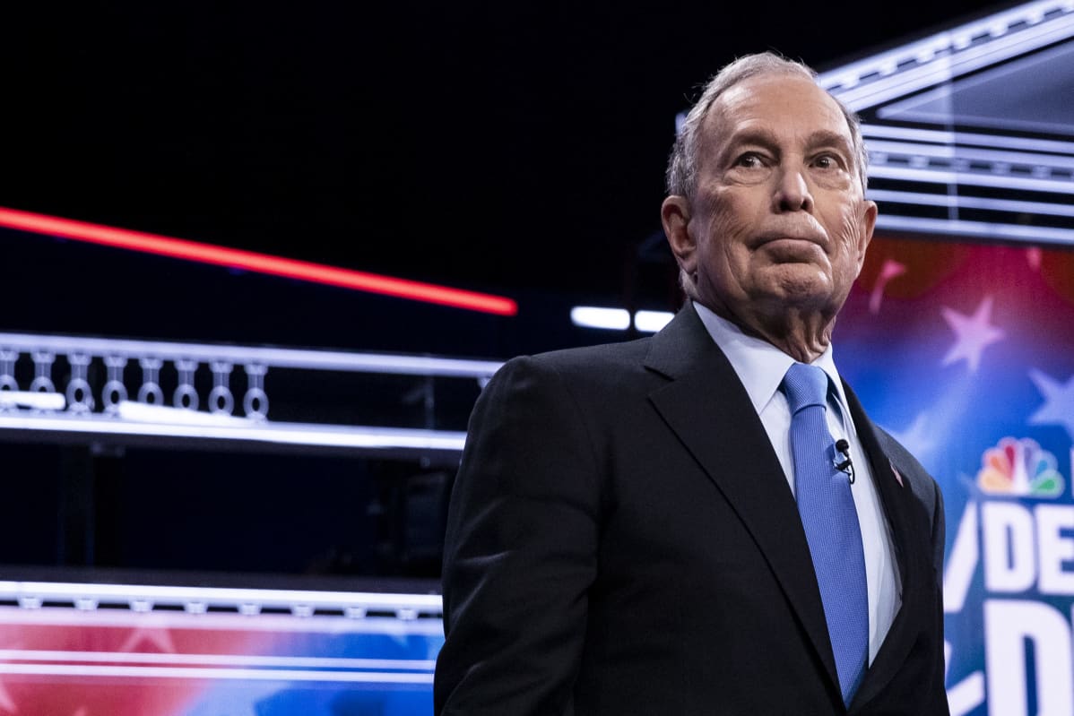 Demokraattipuolueen esivaaliehdokas Michael Bloomberg valmiina väittelyyn.