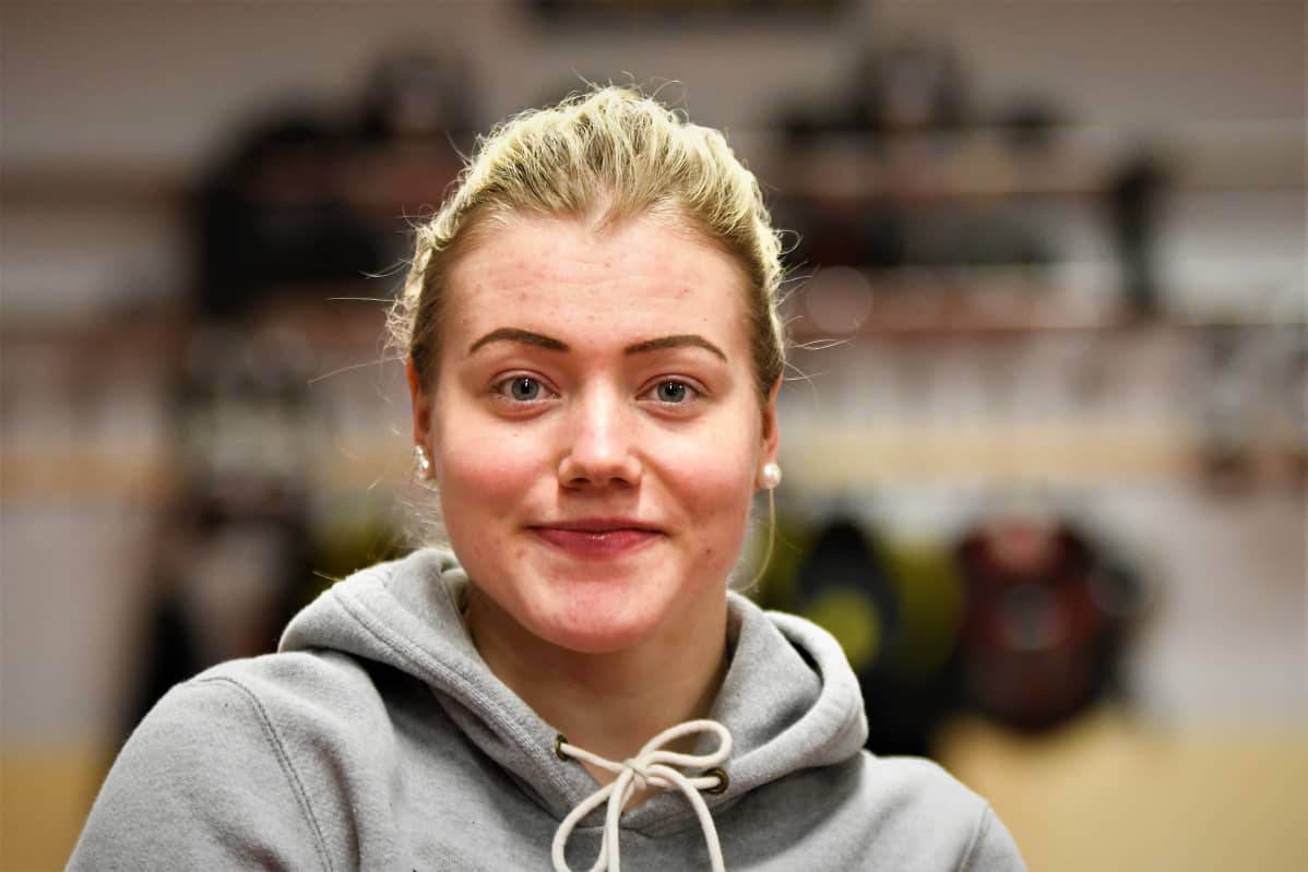 Ronja Savolainen i närbild.