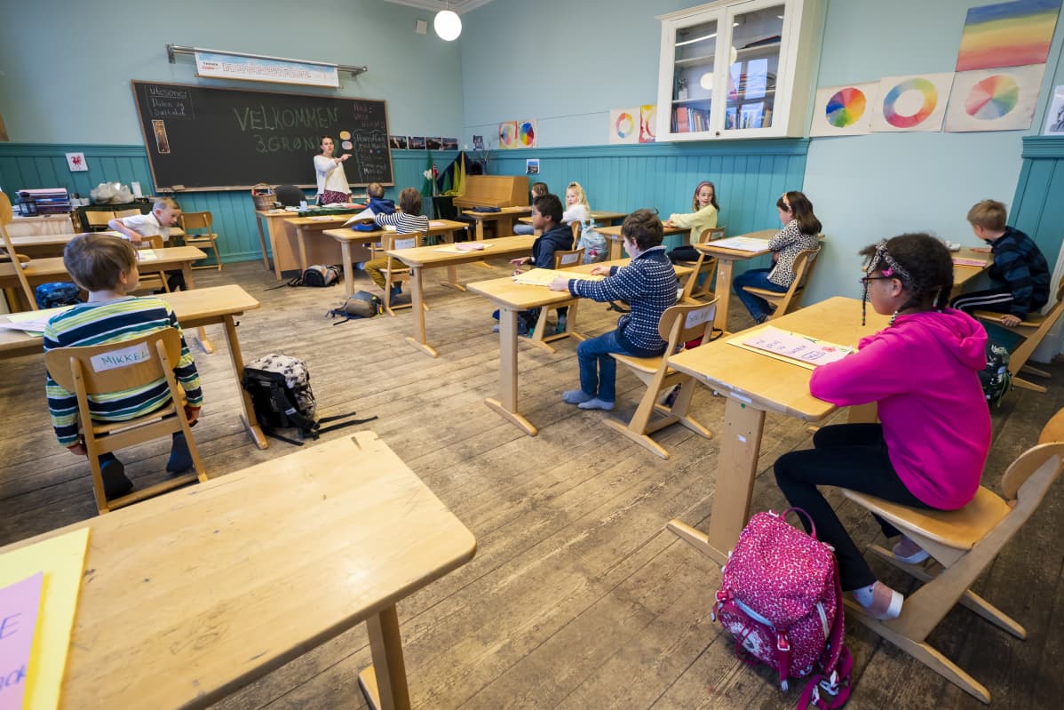 Nordstrand-steinerkoulun oppilaita tunnilla Oslossa Norjassa 17. huhtikuuta 2020.