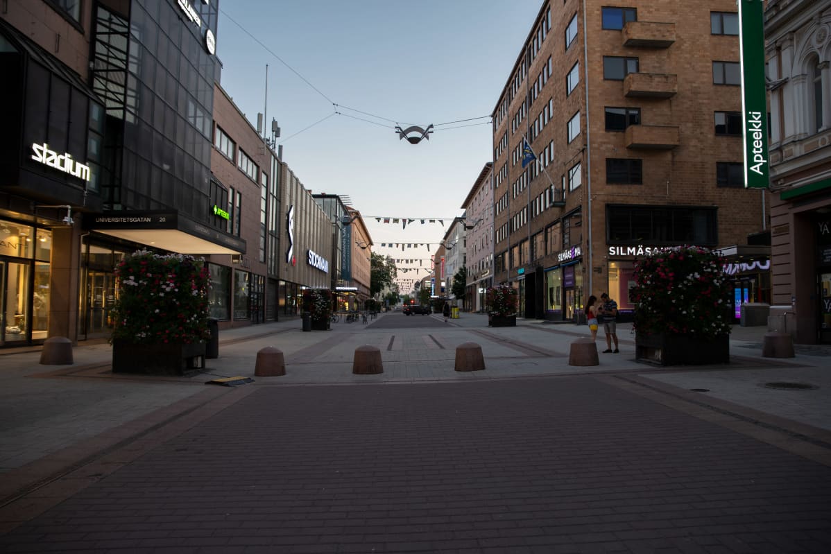 Turun Yliopistonkatu yöllä