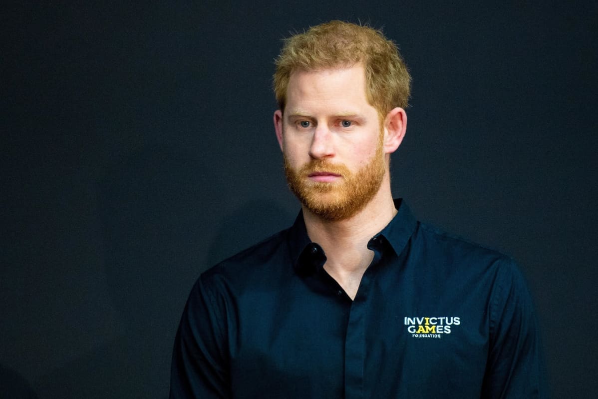 Vakava prinssi Harry.