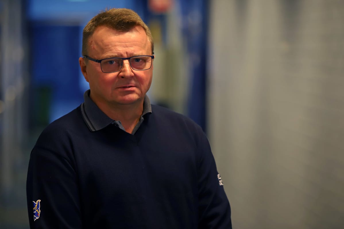 Mikkelin Jukurien toimitusjohtaja Jukka Toivakka jäähallin käytävällä.