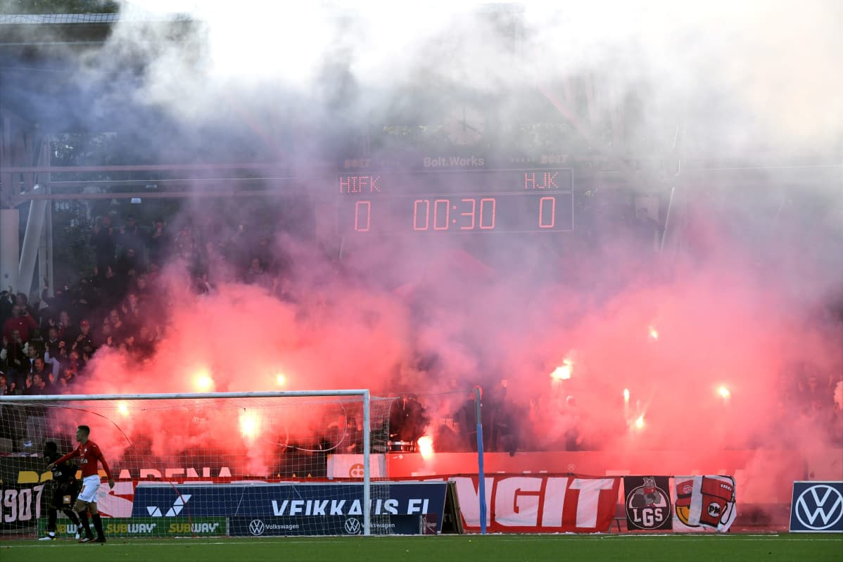 Soihtuja Stadin derbyssä.