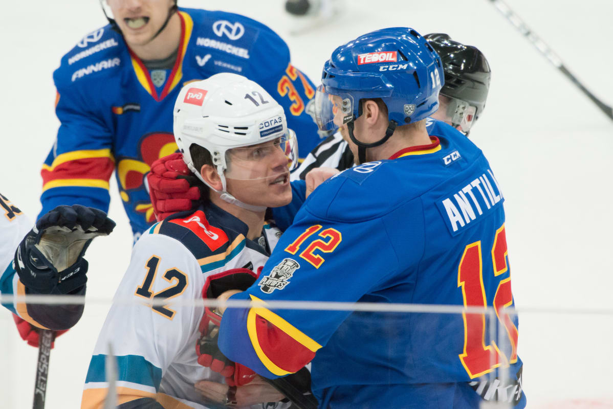 Marko Anttila ja Sotshin Pavel Padakin nokkapokassa.