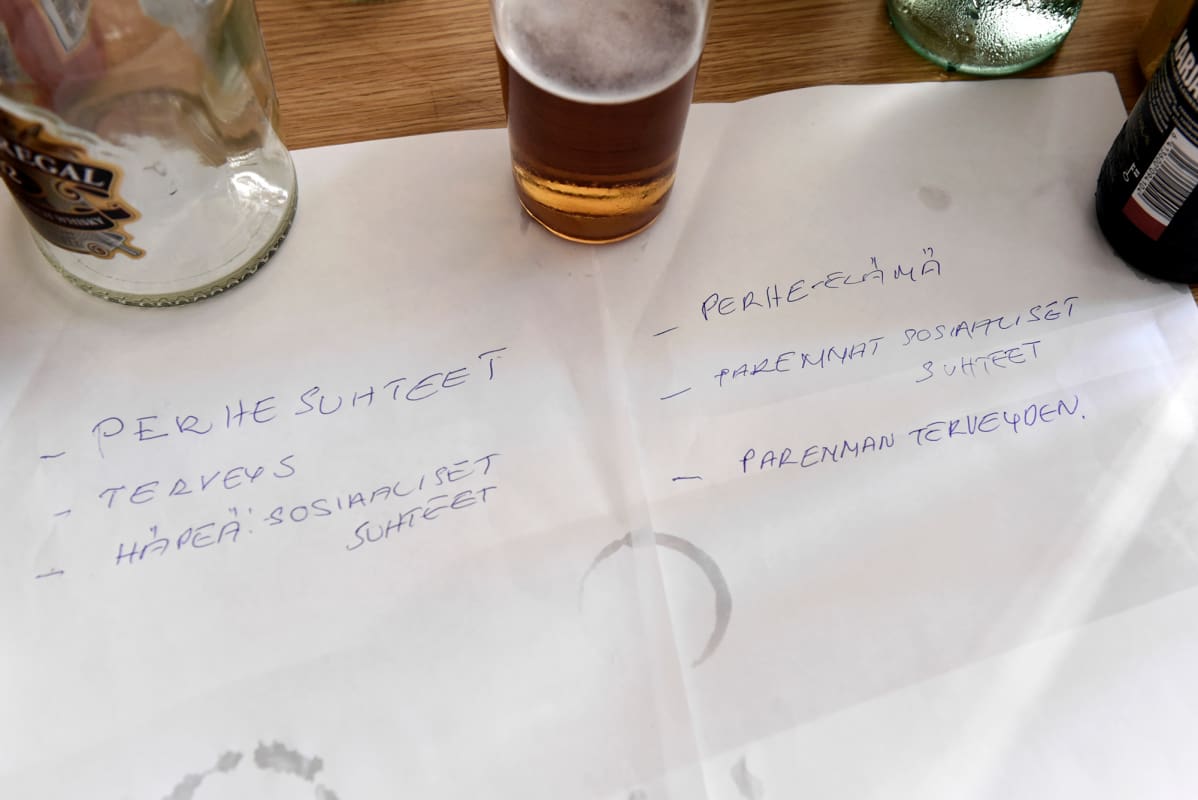 Listat alkoholin ja raittiuden tuomista asioista.