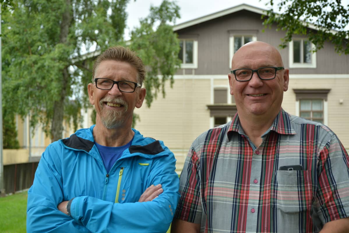 Kaskisten kaupunginhallituksen puheenjohtaja Carl-Gustav Mangs ja valtuuston puheenjohtaja Kari Häggblom suhtautuvat tyynesti kaupungin tilanteeseen.