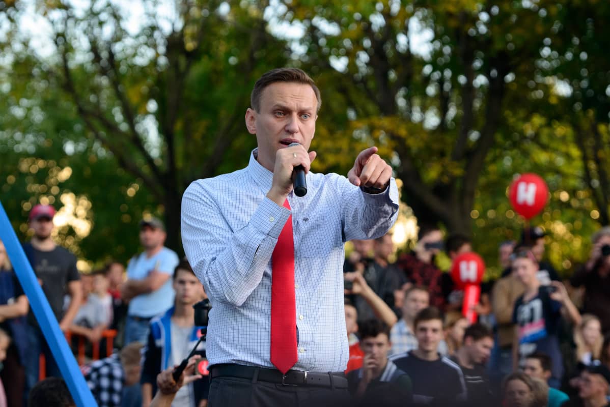 Aleksei Navalnyi puhumassa mielenosoituksessa.