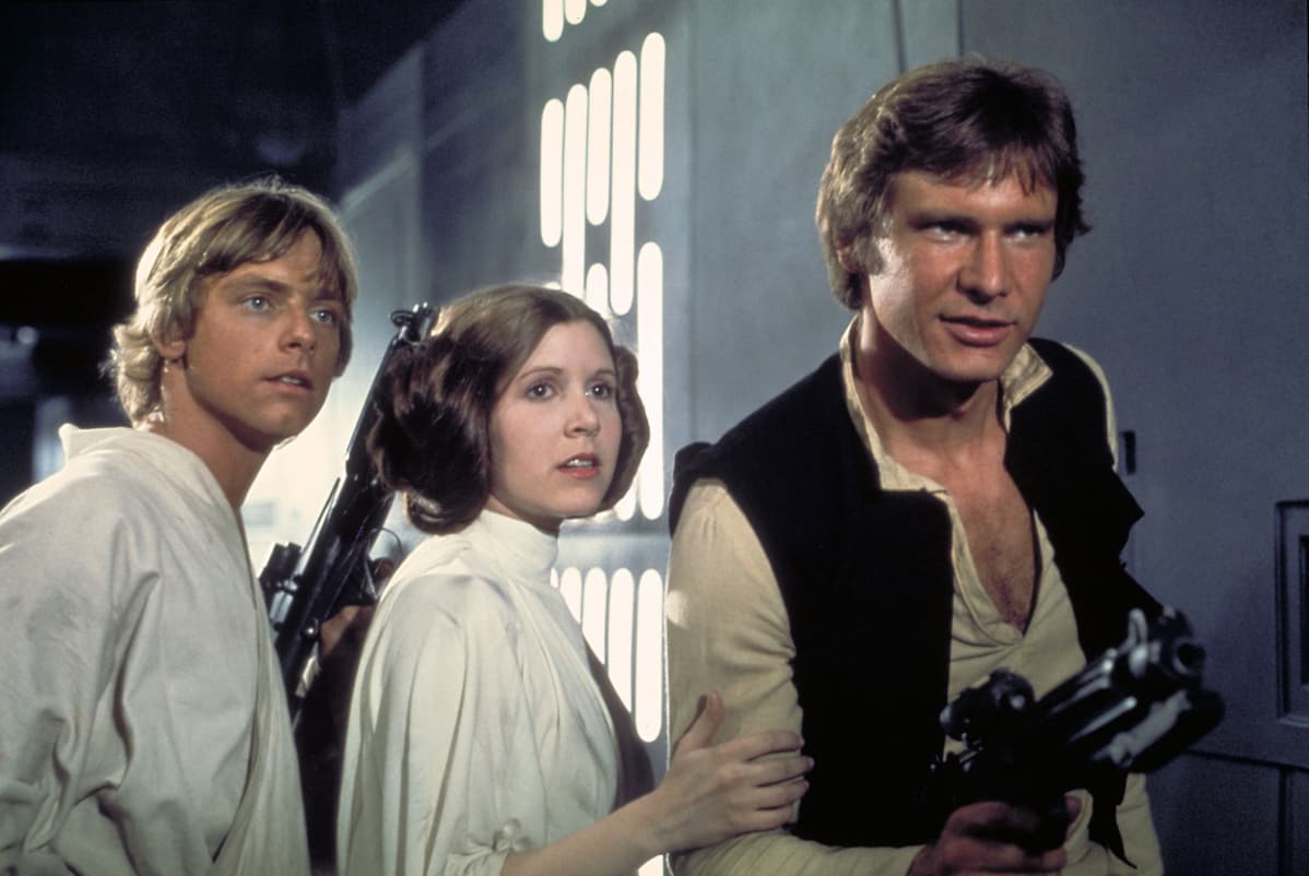Luke Skywalker ( Mark Hamill), prinsessan Leia (Carrie Fisher) och Han Solo (Harrison Ford) i Star Wars 1977.