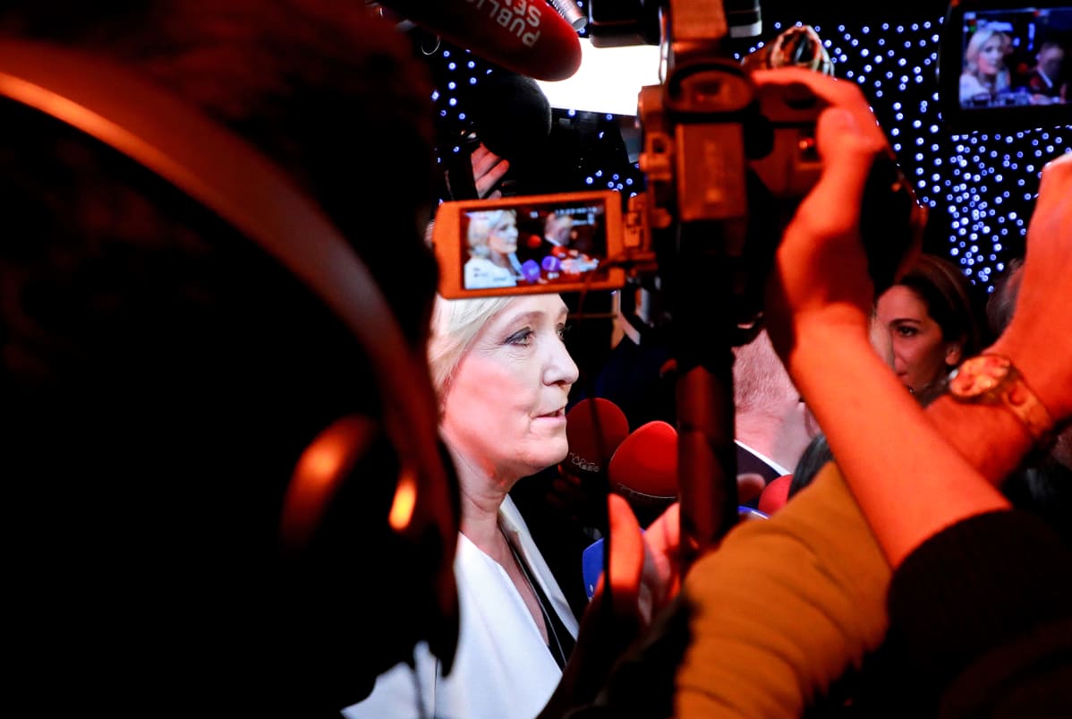 Marine Le Pen puhuu medialle 26. toukokuuta.