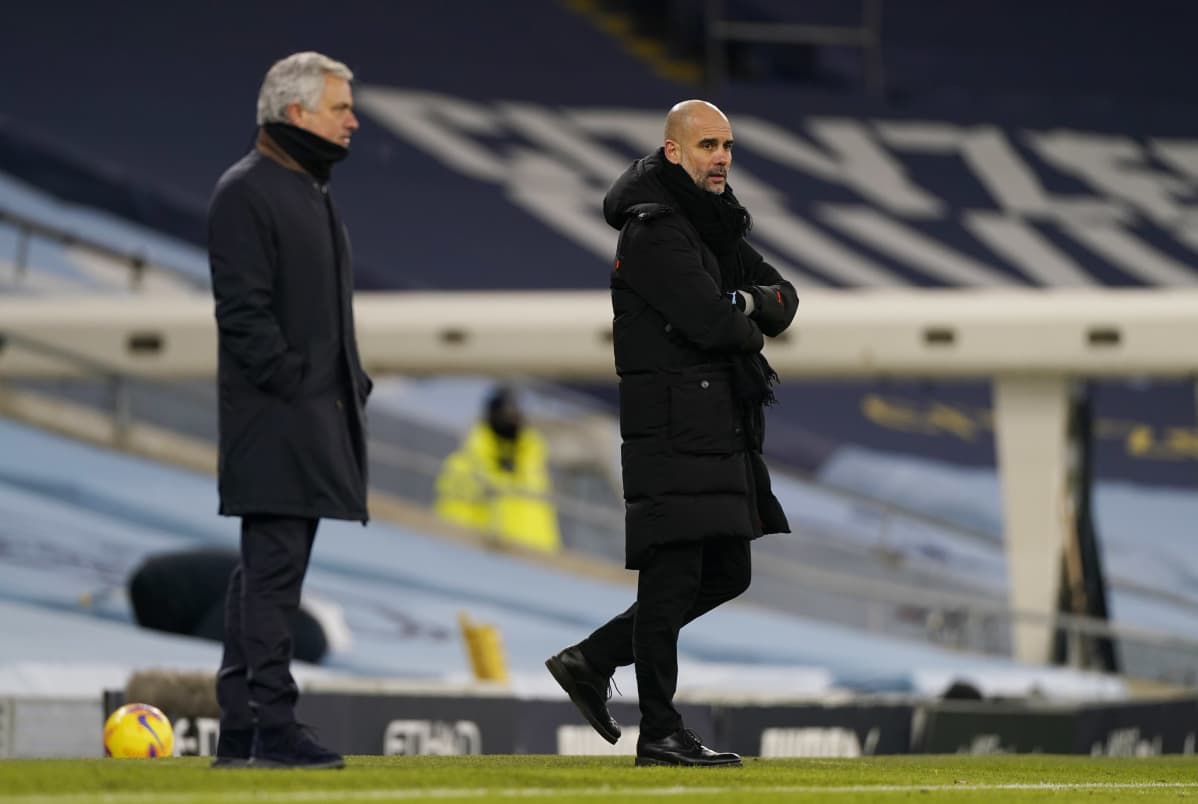 Jose Mourinho ja Josep Guardiola Valioliiga-ottelussa Manchesterissa helmikuussa 2021.